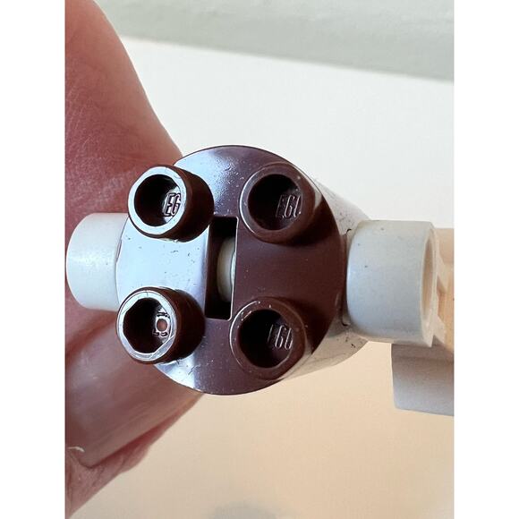 LEGO Star Wars R7-D4 Astromech Droid Brown w/ White Legs - Picture 3 of 3